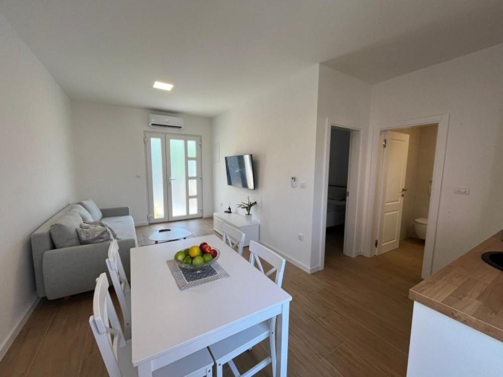 Apartments Laura กอร์จูลา ภายนอก รูปภาพ