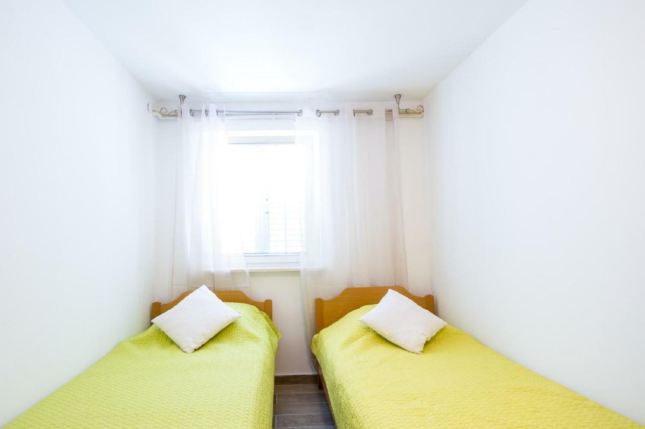 Apartments Laura กอร์จูลา ภายนอก รูปภาพ