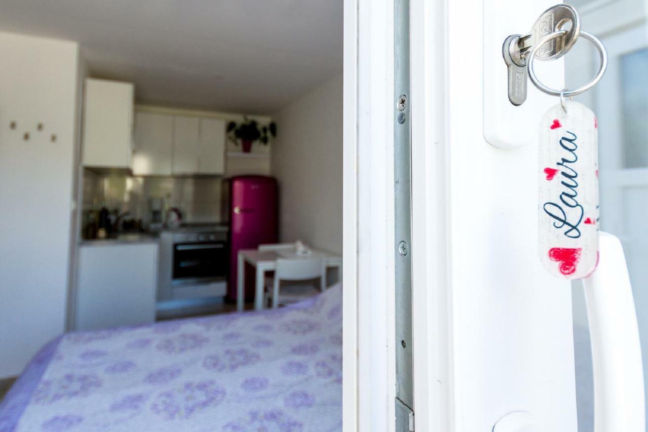 Apartments Laura กอร์จูลา ภายนอก รูปภาพ