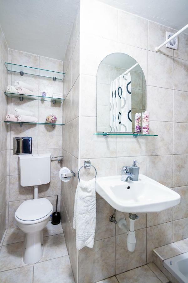 Apartments Laura กอร์จูลา ภายนอก รูปภาพ